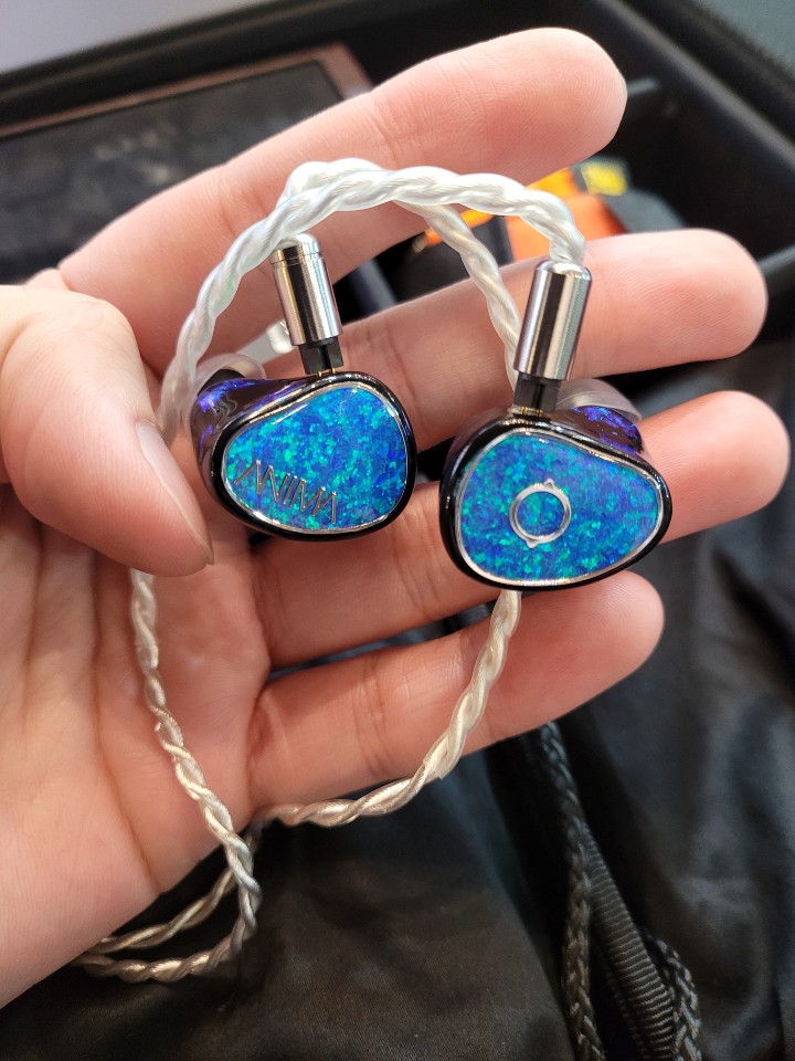 tytot6's tweet photo. lime ears - animaです
3400eur
1dd+8ba+4est
lime earsのフラグシップanimaです。 プレートはきれいだけど音は全然きれいじゃないですね。
彼らのサウンドはまだestをうまく扱えないという感じがとても強いです。
それでは始めます。
#anima #limeears https://t.co/lysFgjeufR