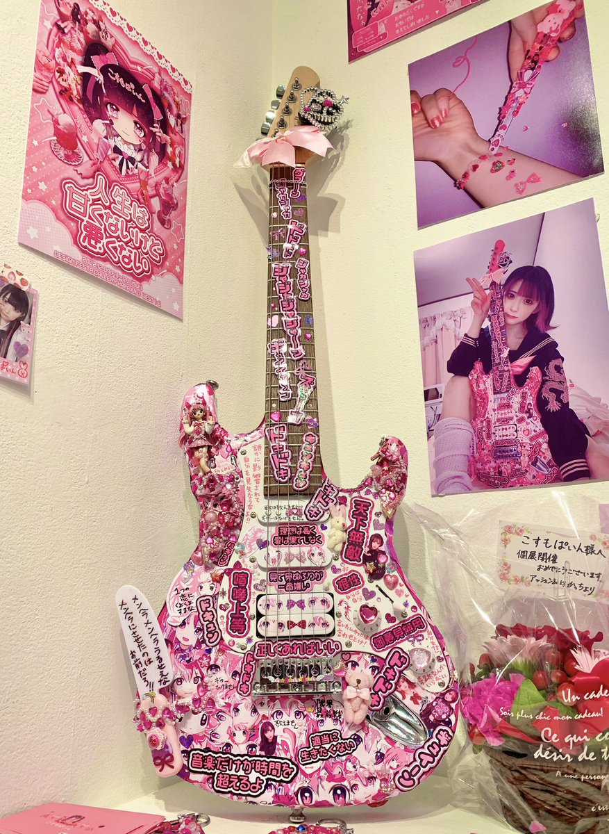 原宿デザインフェスタギャラリーでは、こすもぱいん さんの #人生は甘くないけど悪くない展 も堪能。
むせかえるような情報量と多彩な表現で、でたいへん見応えありました🎀
ひとつひとつの「言葉」もとても良い…