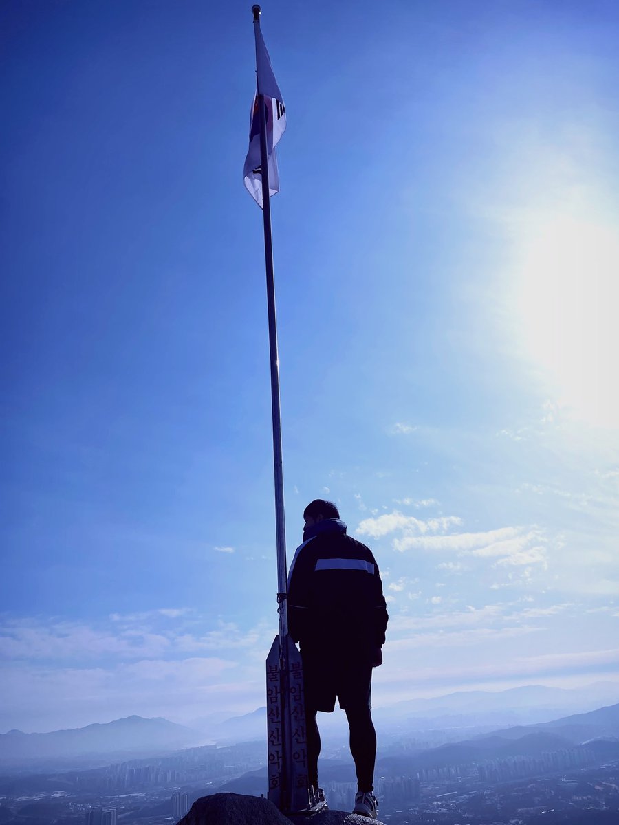 lolFrozen tweet media