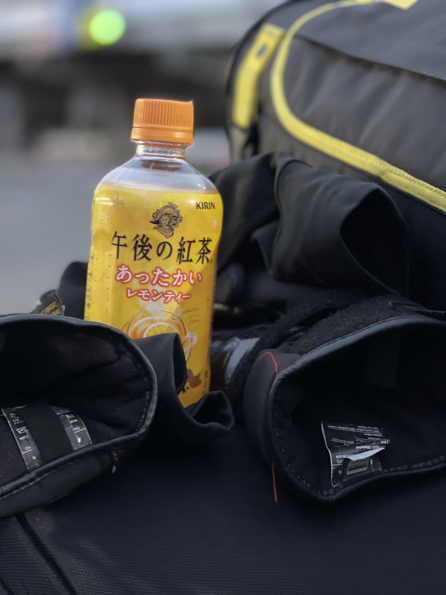 RXChannel2's tweet photo. 道の駅あしがくぼから飯能方面の山道の途中、車2台の事故で大渋滞して先程やっと抜け出しました😿
体が冷え切ってしまったのでホットレモンティー飲みながら休憩。
迂回出来る人は迂回した方がいいかも https://t.co/KhFveF5osZ