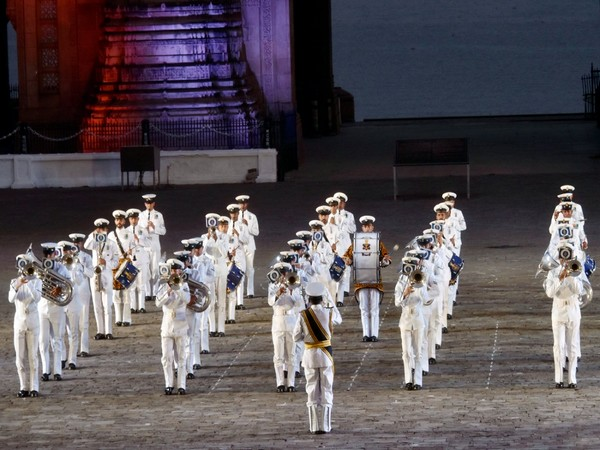ani_digital's tweet photo. Hyderabad: Navy Band performs at Navy House, to perform for public on 11th
Read @ANI Story | https://t.co/5aDdqwp099
#Hyderabad #NavyBand #NavyHouse https://t.co/UD0S7tRHqD
