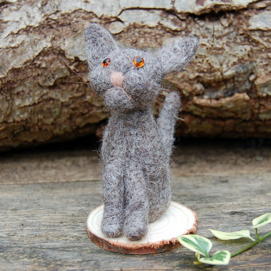 Yorkshireharec1's tweet photo. Needle felt grey cat, collectable animal sculpt... - Folksy https://t.co/grJ598VX6R #newonfolksy
#greycat #woolcat #needlefelt https://t.co/zyeoE4so11