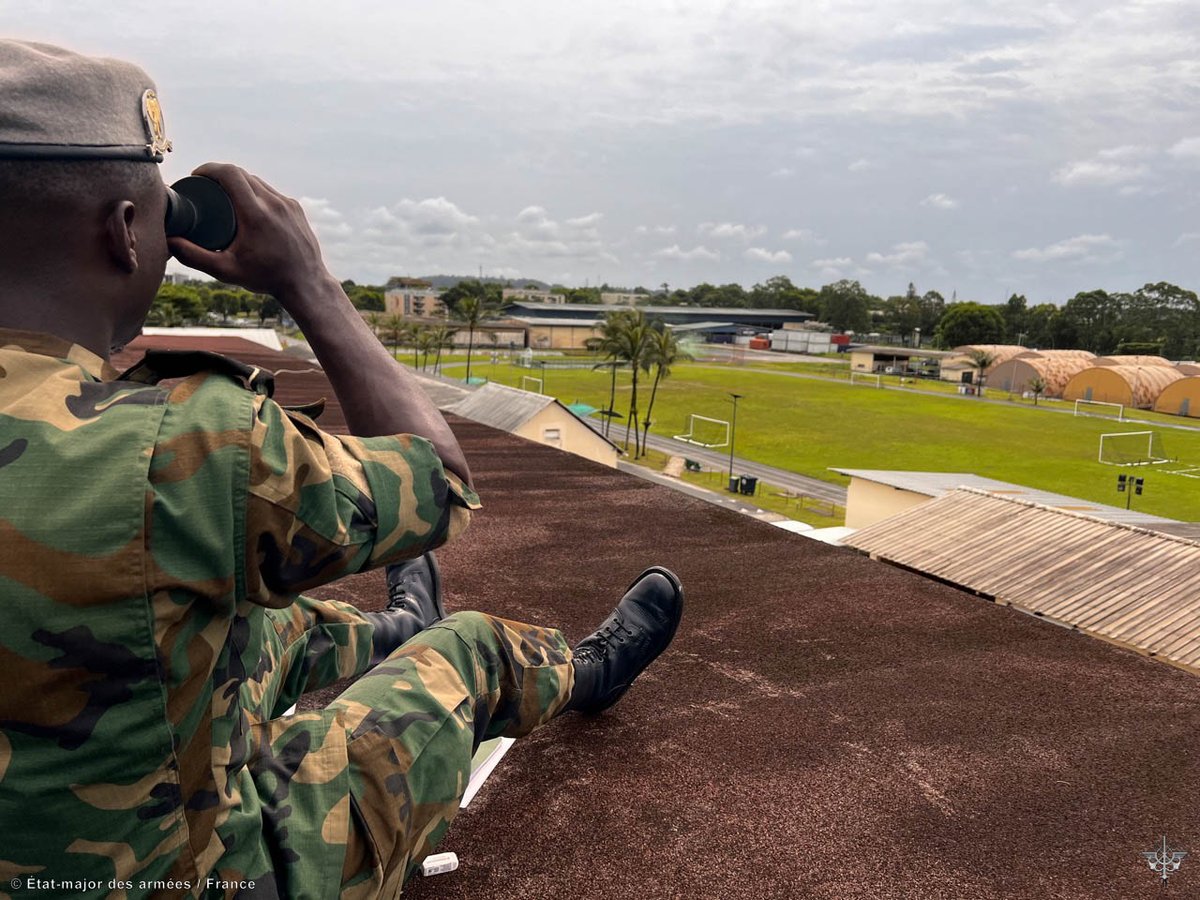 DLIA du Gabon (@dliag_officiel) on Twitter photo 2️⃣8️⃣/1️⃣1️⃣ au 0️⃣2️⃣/1️⃣2️⃣ Formation artillerie dispensée par les #EFG #6BIMa 🇫🇷 à 4️⃣0️⃣ élèves-officiers de #ENFOMA #Mandilou 🇬🇦
✅️ Formation des cadres = priorité des #EFG
✅️ Entrainements co-construits 🇫🇷🤝🏼🇬🇦
✅️ Programmes réalistes et adaptés
<a href="/EtatMajorFR/">Armée française - Opérations militaires</a>
<a href="/Franceaugabon/">France au Gabon</a> 2️⃣8️⃣/1️⃣1️⃣ au 0️⃣2️⃣/1️⃣2️⃣ Formation artillerie dispensée par les #EFG #6BIMa 🇫🇷 à 4️⃣0️⃣ élèves-officiers de #ENFOMA #Mandilou 🇬🇦
✅️ Formation des cadres = priorité des #EFG
✅️ Entrainements co-construits 🇫🇷🤝🏼🇬🇦
✅️ Programmes réalistes et adaptés
<a href="/EtatMajorFR/">Armée française - Opérations militaires</a>
<a href="/Franceaugabon/">France au Gabon</a>