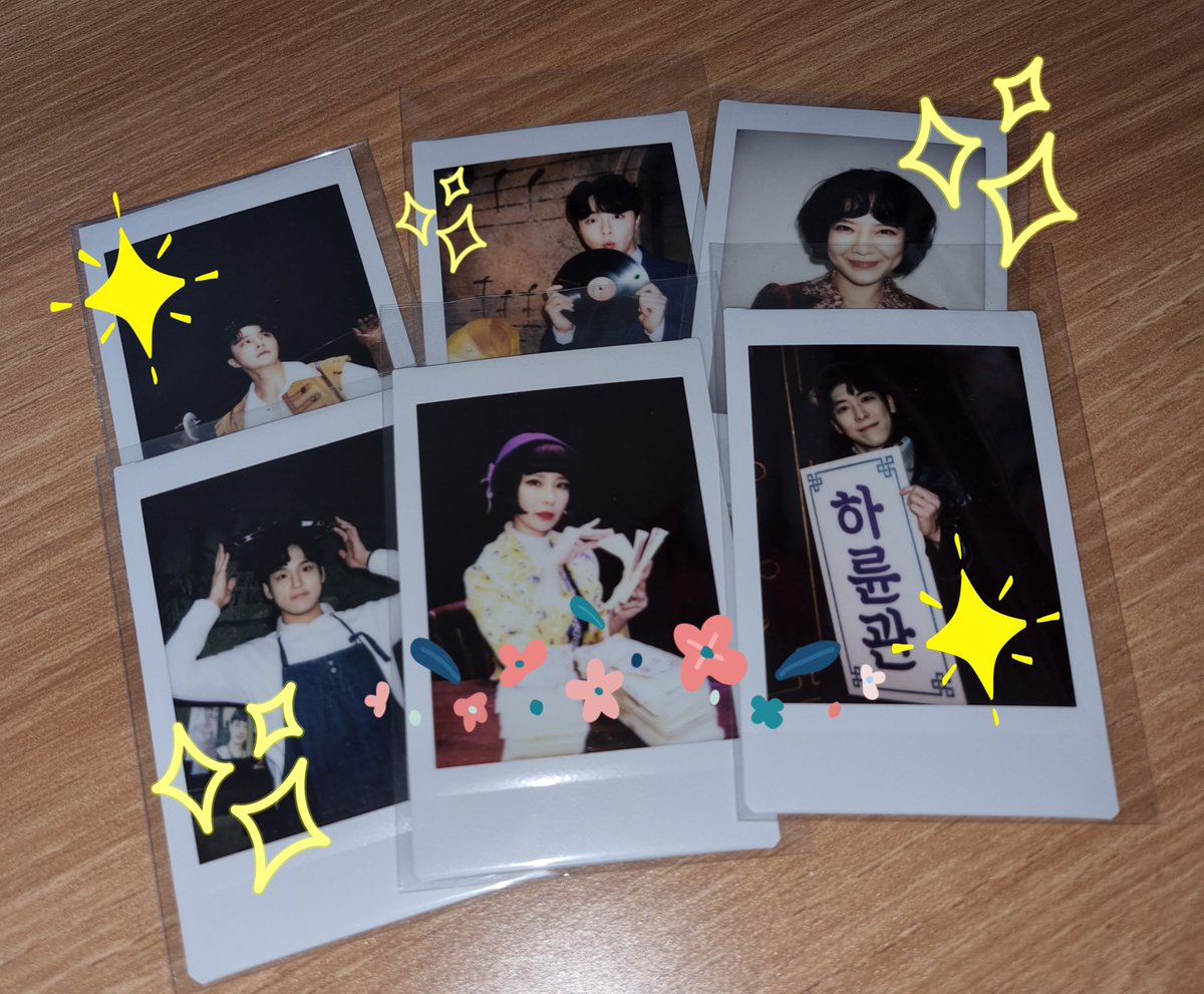 hyeon__0726's tweet image. RT 연뮤 폴라 나눔☃️
크리스마스도 다가오고 제가 가지고 있기보단 좀 더 소중하게 소장해 주실 분들께 선물처럼 드리고 싶다는 마음이 들어서 폴라 나눔 합니다! (폴교...안 하시고 꼭 본인이 소장하실 분들만 RT 부탁드려요😊)

연뮤덕 한정, 당발 12/25 크리스마스 당일🎄