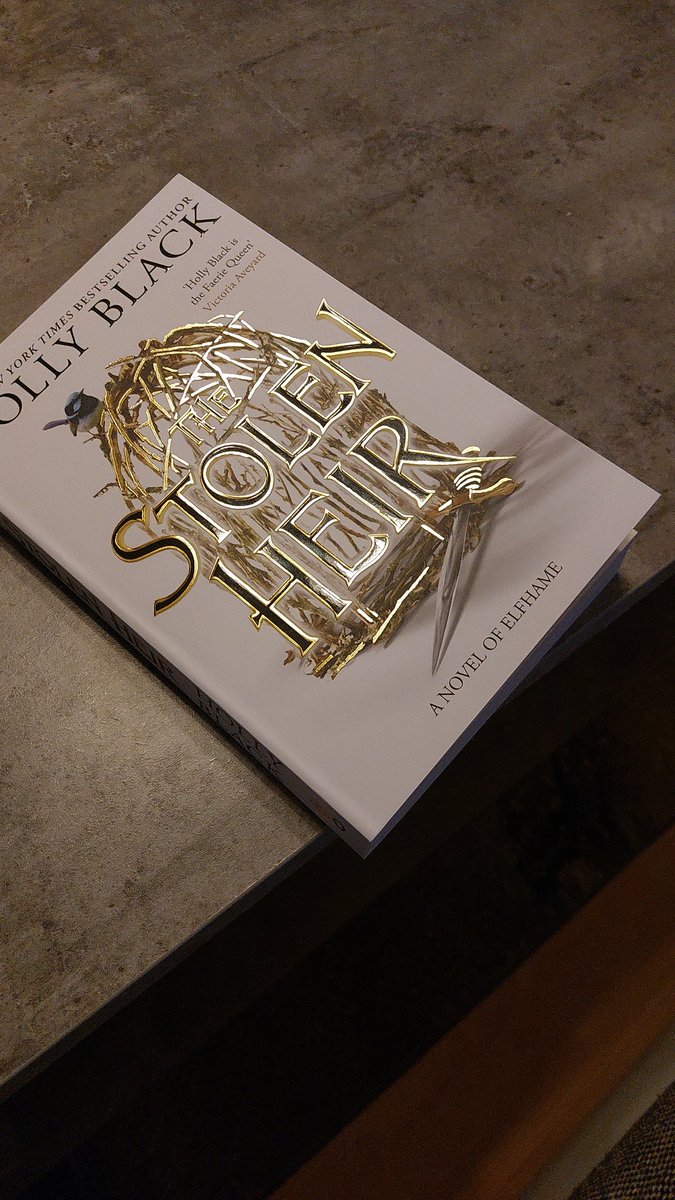friischi's tweet photo. Somehow my bookstore send the stolen heir to me one month earlier?? Someone definetly made a mistake https://t.co/PubzvpevFM