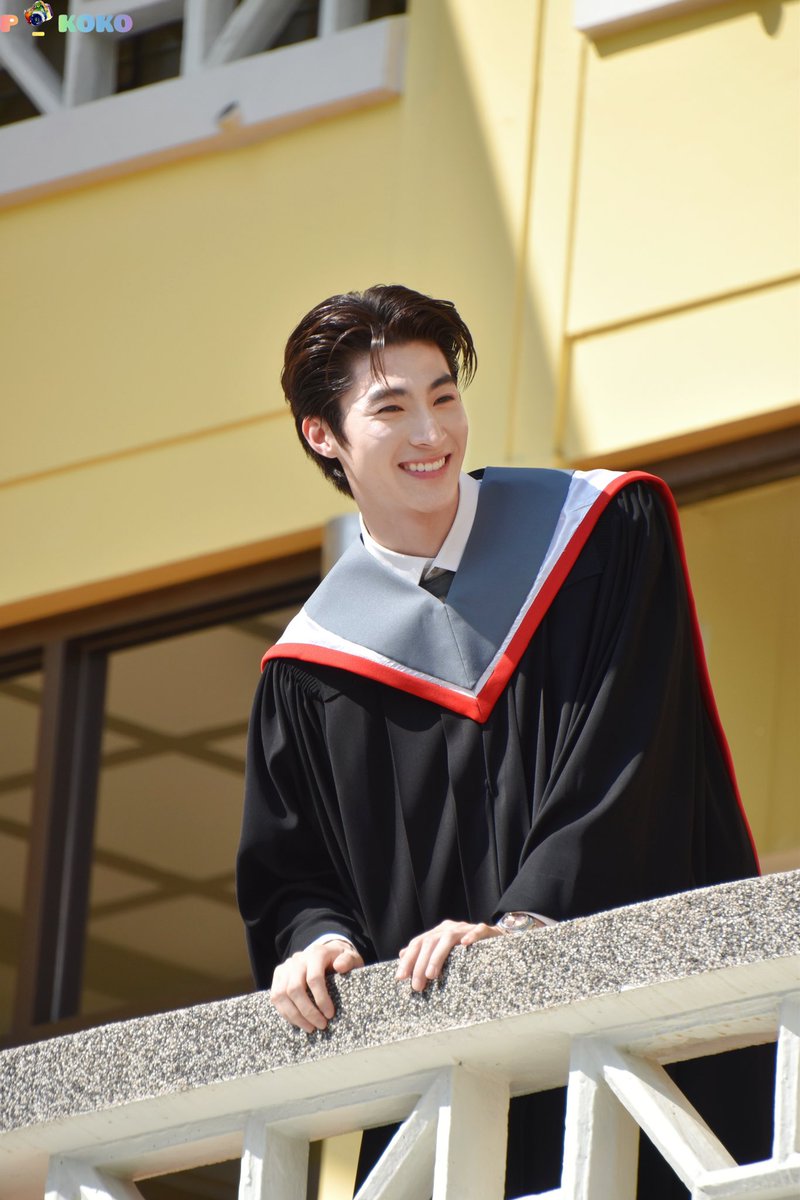 P_KOKO1995's tweet photo. ฮื้อออออ ฉันอยากร้องเพลงสรรเสริญพระบารมีให้เขา 🥰
เจ้าชายแห่งเมืองบลูด้า ❤️🫰🏻
@bluepongtiwat_
#BluePongtiwatCongrats
#blueda
#บลูพงศ์ทิวัตถ์ https://t.co/QiTxJlROZg