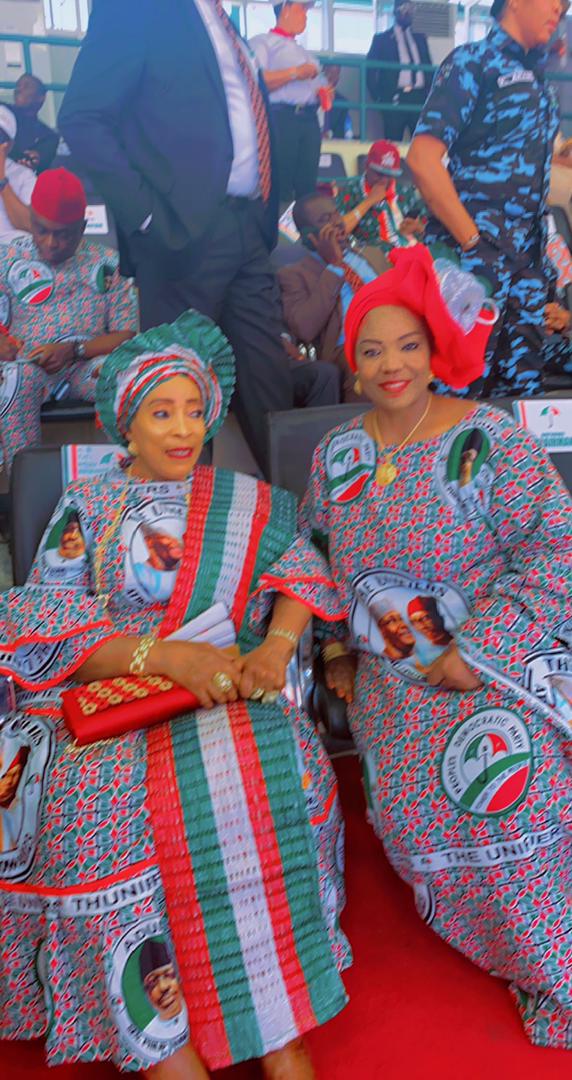 Yunusa9059's tweet image. #atikumeetscreativeindustry
Dr. Baraka Sani with Her Excellency Hajiya Titi Abubakar Wife Of the PDP Presidential Candidate Atiku Abubakar