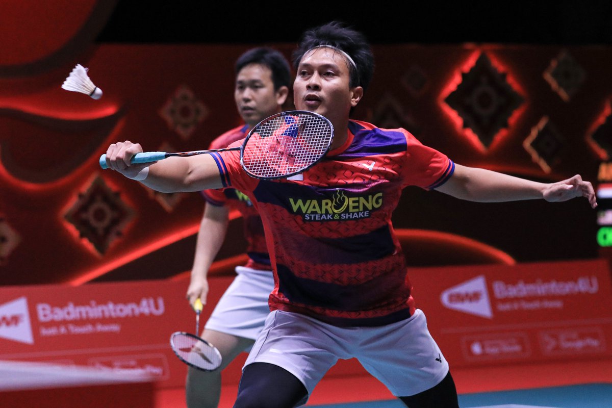 ainurohman's tweet photo. SELESAI

Hendra/Ahsan 🇮🇩 vs Liu/Ou 🇨🇳 17-21, 21-19, 12-21 

2022:
Final India Open
Final All England 
Final Malaysia Masters 
Final Kejuaraan Dunia 
Final BWF WTF

2020 &amp; 2021: 2 final

Manusia2 luar biasa yg berusaha melawan hal yang tak mungkin bisa ditaklukkan, usia!

📸: PBSI https://t.co/rtktAKE5gk