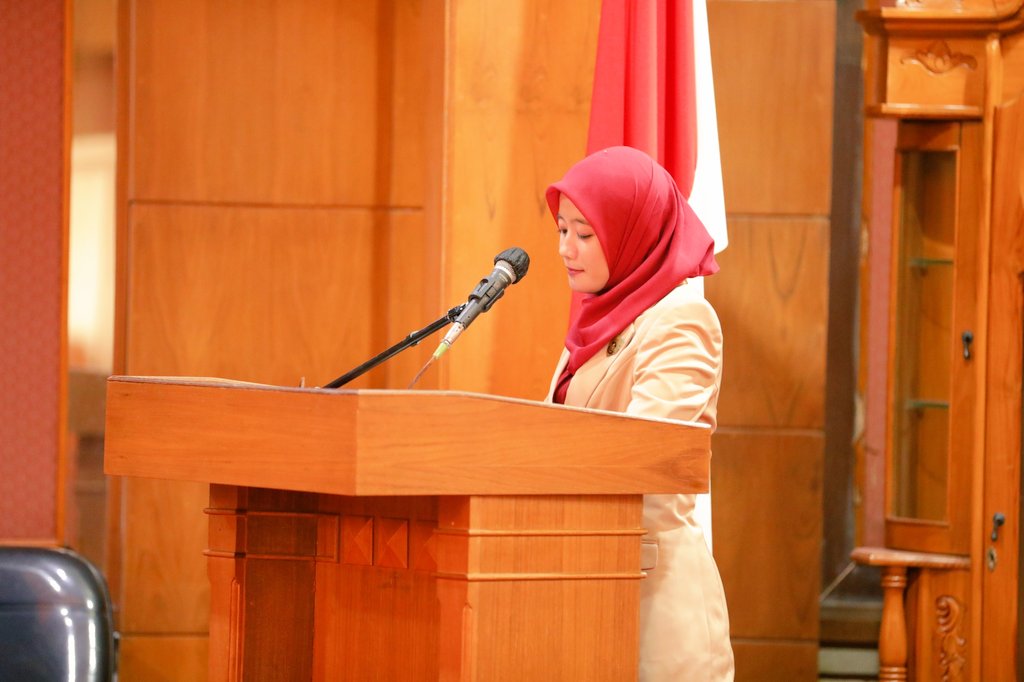 IjoKuluk's tweet photo. Ning Nawal juga menyampaikan ada program tahun depan BKOW akan lebih serius untuk mendampingi perempuan korban KDRT. Tahap pertama yang akan dilakukan adalah pelatihan paralegal
#NingNawal #GusYasin #PanglimaSGN
#SantriGayengNusantara #SGNbaiz
#WagubJateng #TajYasinMZ
@TajYasinMZ https://t.co/osZV5lMUMu