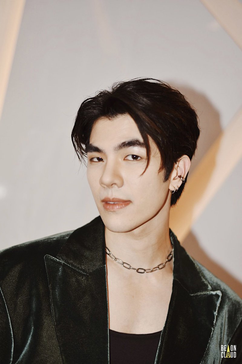 MileApo_sp's tweet photo. MILE PHAKPHUM, EVERYONE!!💚💚

#FunFanไปกับD7xMileApo 
#MilePhakphum ; @milephakphum https://t.co/XaktwOIt7I