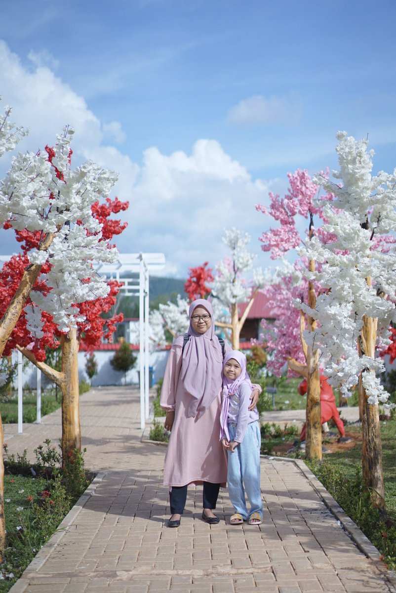 Kalah di panas aja Banjar ni wahini, mun gasan bejalanan membawa anak, banyak aja pilihannya sdh. 
Cuman yaaa, harus extra baju ganti, panassnyaa poollllll..