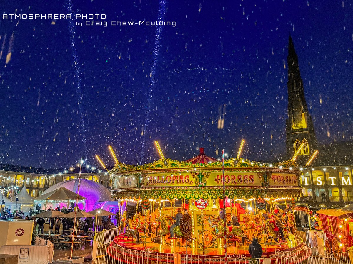 tmosphaera's tweet photo. Feeling very Christmassy @ThePieceHall @NickyChanThomDL @HalifaxHipster @visitcalderdale @calderdale @HXcourier @Welcome2Yorks @HXVisitorCentre @DiscoverHX @ILoveCalderdale @yorkshirepost @IFYorkshire @YorkshireDays #Calderdale #iphonephotograhy #shotoniphone #ThePieceHall https://t.co/m0DrGd5sDq