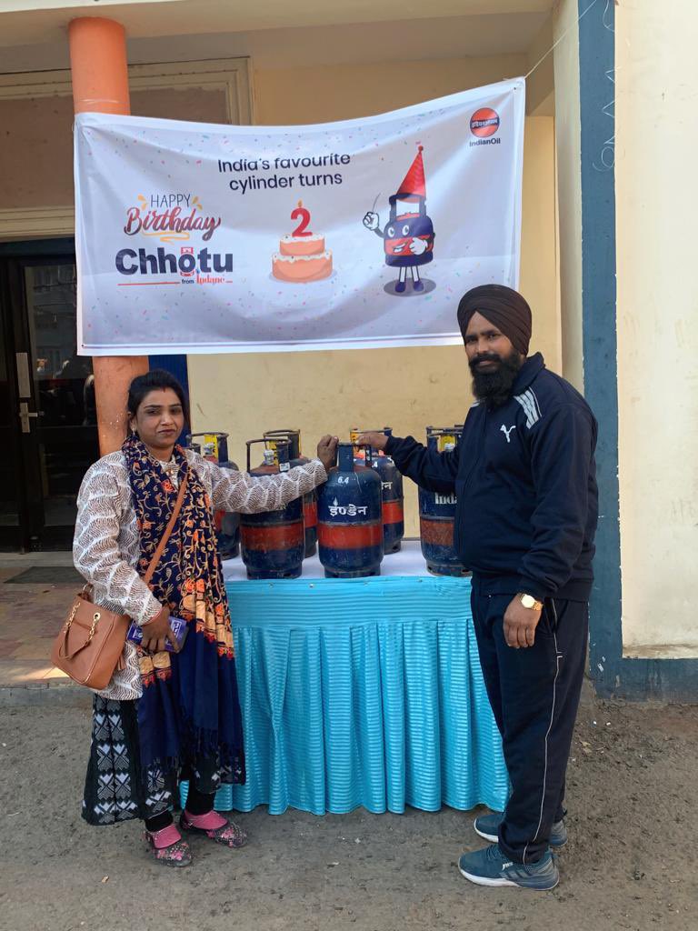 GasGraduate's tweet photo. Graduate Gas celebrating second “Chotu Diwas”with our Valuable Customers and Staff. https://t.co/BlAnSk5GcQ