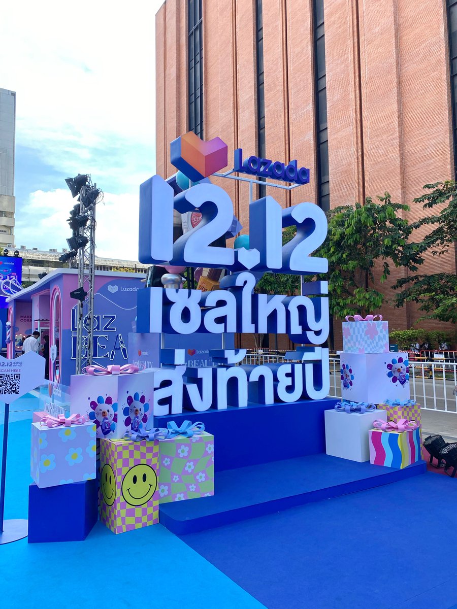 RedburryCk's tweet photo. Lazada 12.12 เซลใหญ่ส่งท้ายปี ภายในงานมีกิจกรรมเยอะแยะเลย มีมุมถ่ายรูปน่ารักๆมากมาย สต๊าฟดูแลดีมาก เครื่องดื่มอร่อย มาร่วมกิจกรรมกันเยอะๆนะคะ  #Lazada1212Ticket https://t.co/CaI6Yuc8x1