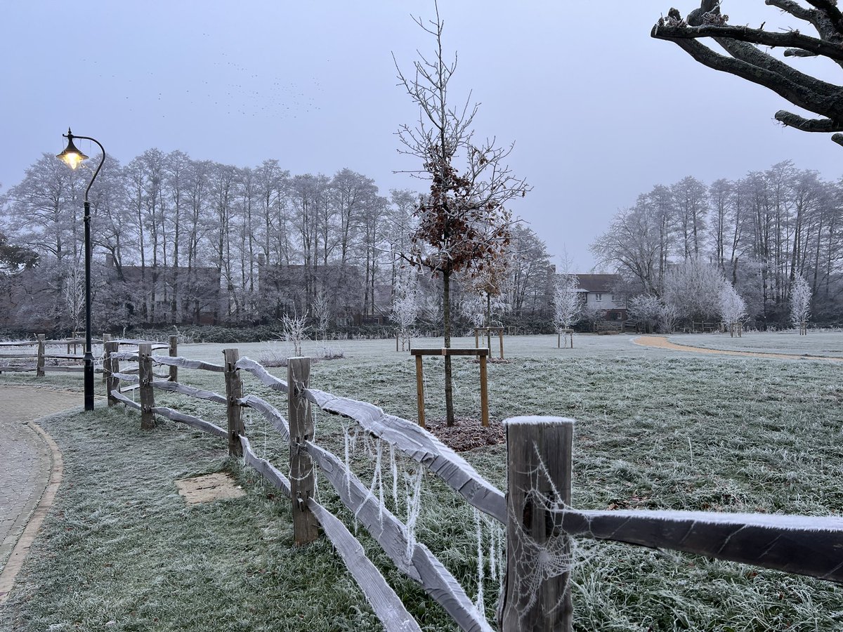 BecStraker's tweet photo. -5 for the walk to the sports centre this morning. 🥶 https://t.co/YbfPKL53TT