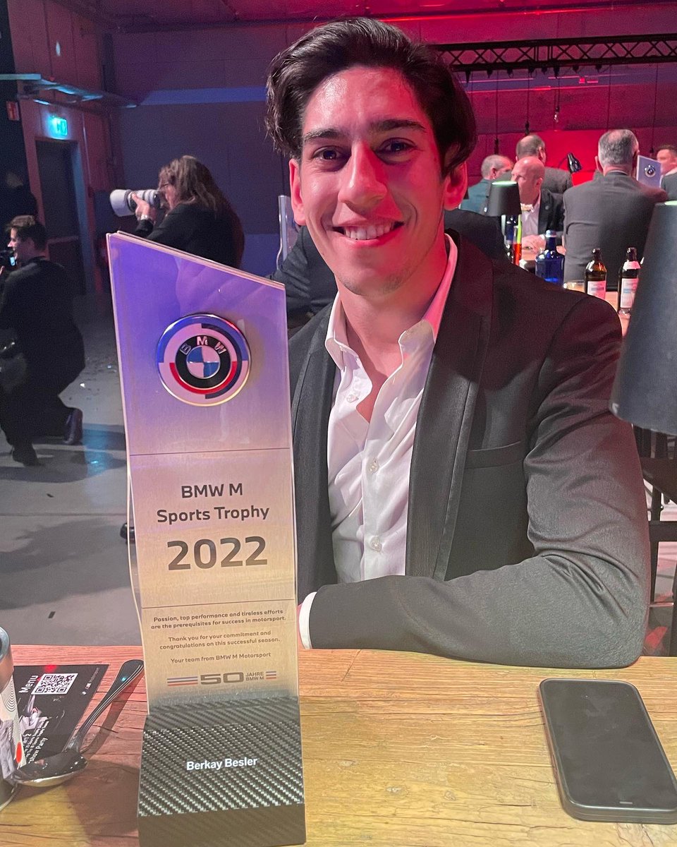 Dün gece ödülümü aldım. 2023 senesi için daha da motiveyim.