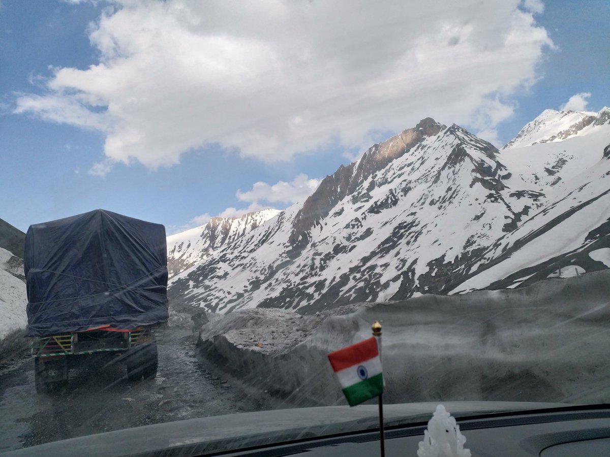 researchanand's tweet photo. Thank you @BROindia ❤️.
It's because of your relentless efforts I was able to travel and enjoy the beauty of Leh and Ladakh.
You are the real #कर्मयोगी
I salute your dedication and courage.
Jai Hind 🇮🇳
#zojila
#ZingZingBar
#Khardungla
#Pangong_Lake
#Taglangla
#Changla https://t.co/JQSc3ukBPV