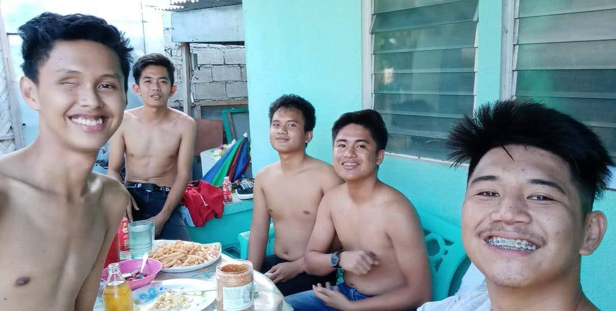 aivan_ace's tweet photo. I still believe I made good friends in College ❤️🖤 Wishing all the best for my College bros. 

#potchi https://t.co/lXVWScPlJK