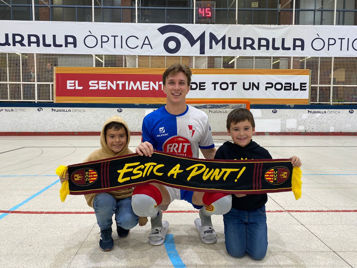 🤩 El sentiment #HCC mai desapareix!

♥️El Pol i el Jordi van aprofitar que el primer equip descansava per anar a veure un jugador especial castellarenc que ara és al <a href="/shummassanet/">SHUM Frit Ravich</a>. 

😉 La pròxima foto al Pavelló Dani Pedrosa, <a href="/oriolgarcia_18/">Oriol Garcia Torres</a>?

#EsticAPunt #FamíliaHCC