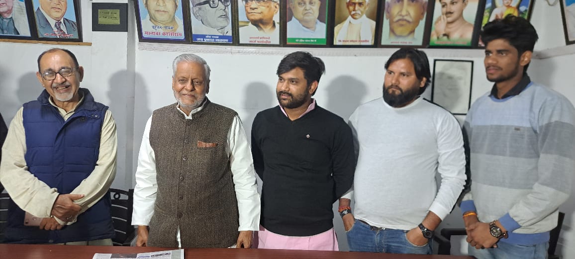 Pushpen98948248's tweet photo. जनसंपर्क करते हैं अपने लोगों के बीच🙏.                                               ￼वार्ड वही सोच नई 
            उपेन्द्र यादव
 (भावी पार्षद प्रत्याशी वार्ड नंबर 64)
         (समाजवादी पार्टी ) https://t.co/sWg1qA69qx