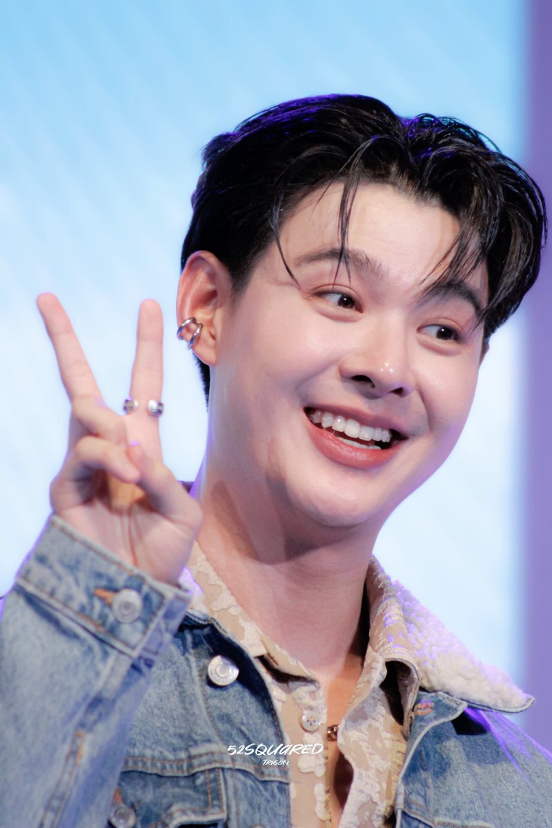 ท่าซิกเนเจอร์คนไทย 👶🏻✌🏻
#Saint_sup​
#BUSANxSaintBillySeng
SAINT BILLY SENG X BUSAN