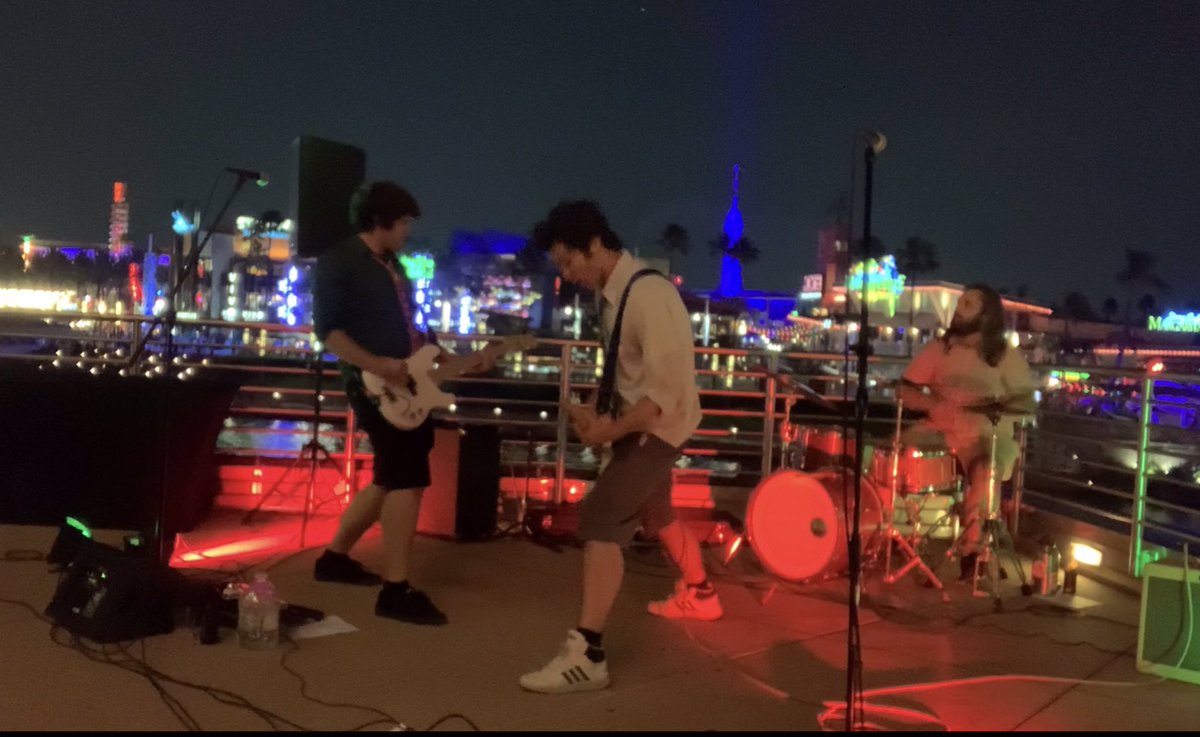 beatbrosband's tweet photo. Last night was incredible!
Performed our very own “rooftop” concert at the Hard Rock Orlando!
Electric Crowd!
Videos coming soon!
#livemusic #beatbrothers #christmasconcert #guitars #universal #orlando #orlandomusic https://t.co/7Q3LdnjJiD