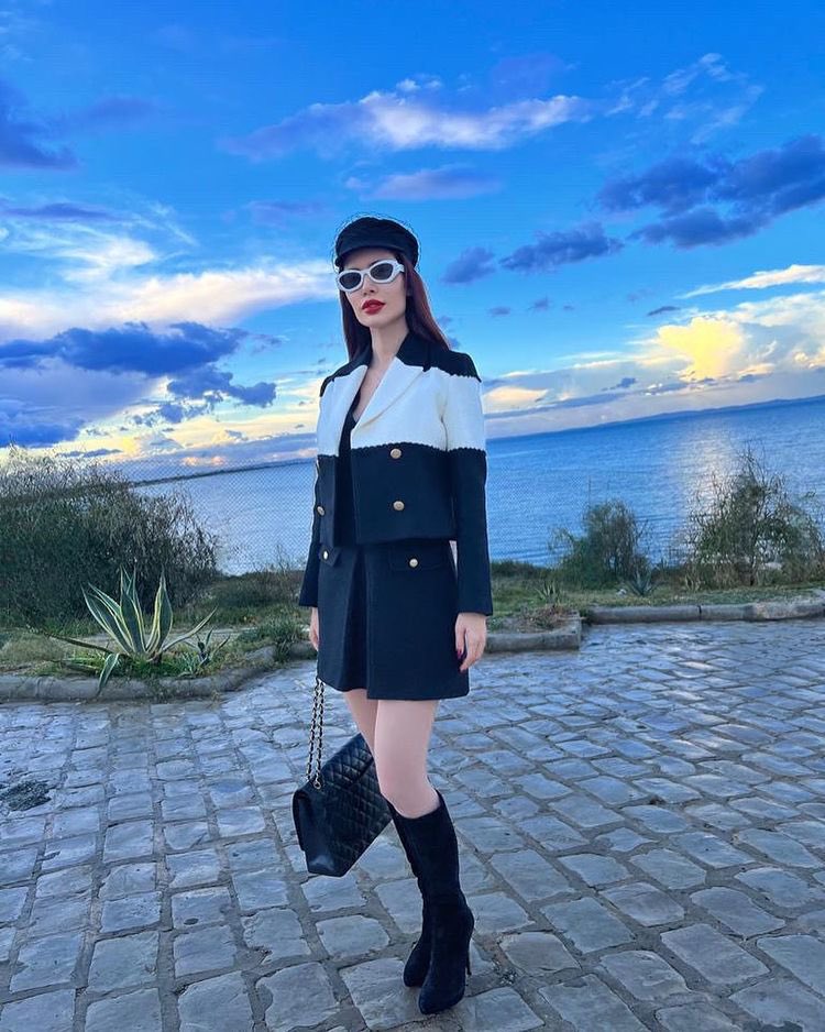 AichaaOthman's tweet photo. Wherever you go, no matter what the weather, always bring your own sunshine 🤍

#AichaOthman https://t.co/Jj47ACAWOj