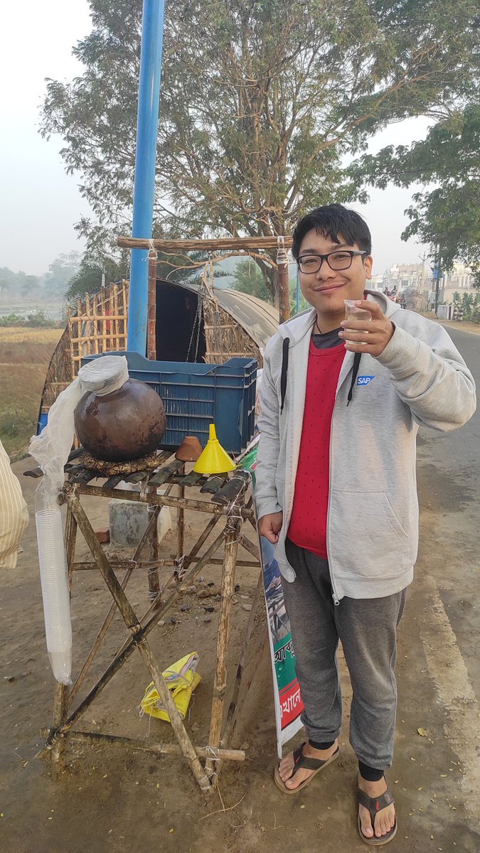 Yesh_Dewan19's tweet photo. Fresh 🌴🥛#तारी in the morning & some #Datejaggery🌴🌴🌴 KOPAI SPECIAL!!! https://t.co/ufs2FQfMrO