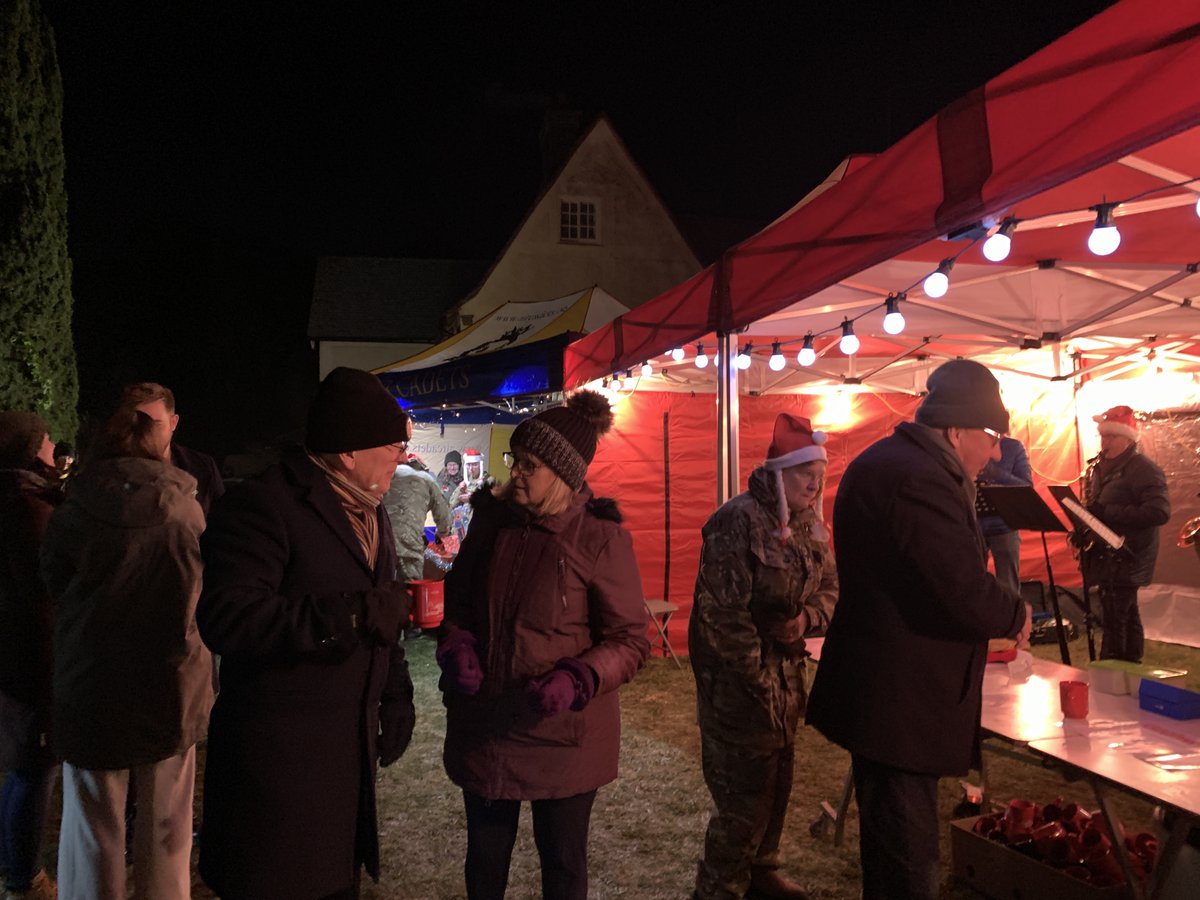 AdventMarket's tweet photo. Thanks to all our wonderful stall holders and customers. This really was a memorable market, the first in 3 years. Lots of Glühwein and hog roast, gifts galore, Santa and the raffle, the prizes from which have all found a home. https://t.co/JfntVGAMVF