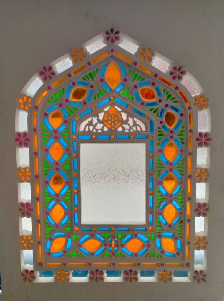 Fevkalade müzeyyen revzenler renklendi. Haftaya, Daday Balabanağa Konağı'ndaki yerlerine takmaya başlıyoruz. Başodanın eksik ahşap 14 kanadını taktık, ahşap konağı eski esere uygun boyalarla ve koruyucularla Nippon firması boyadı. Yapıya imece usulü eski renklerini geri veriyoruz