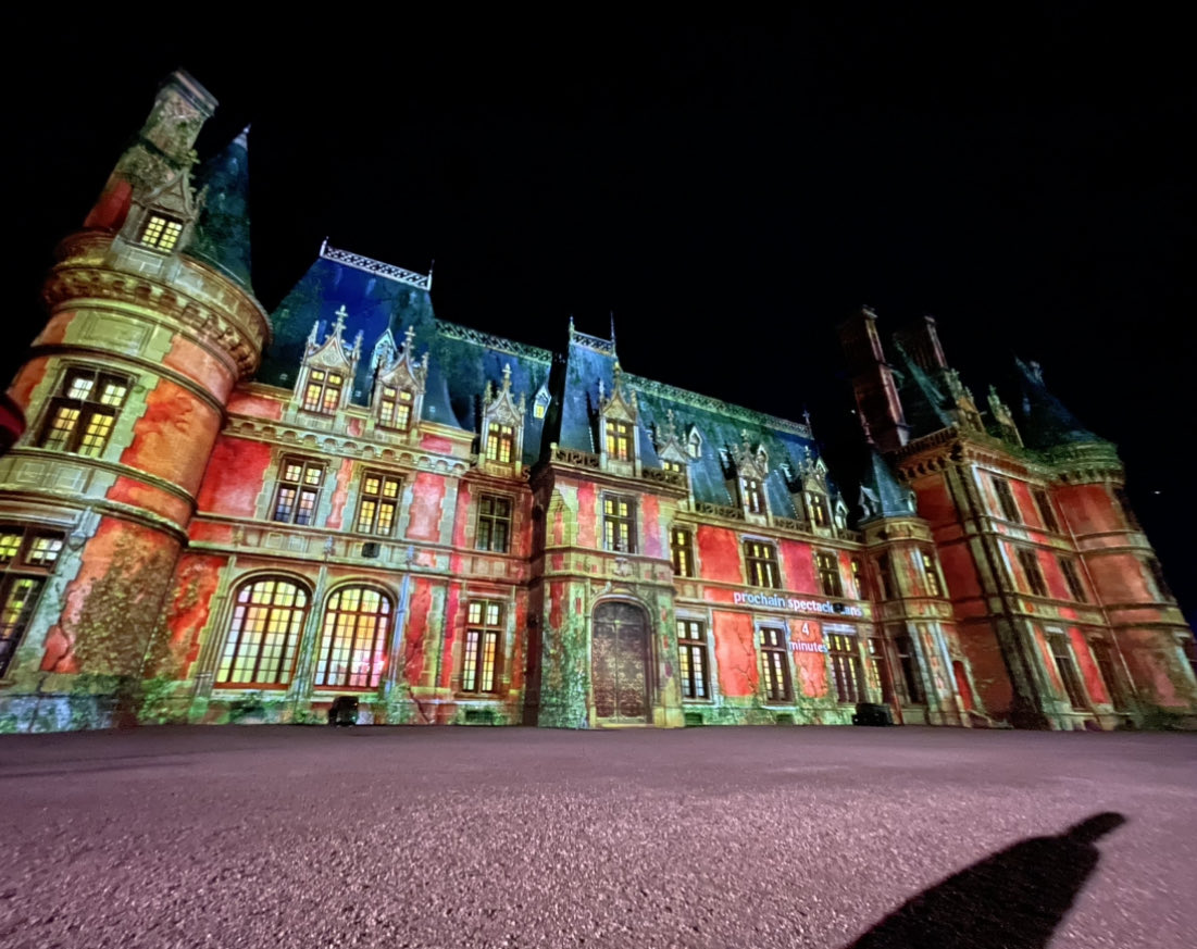 AnneTroalen's tweet photo. Une belle soirée entre amis 💜🎅🥳 toujours aussi beau le Château de Trévarez https://t.co/G5ES2qlnKt