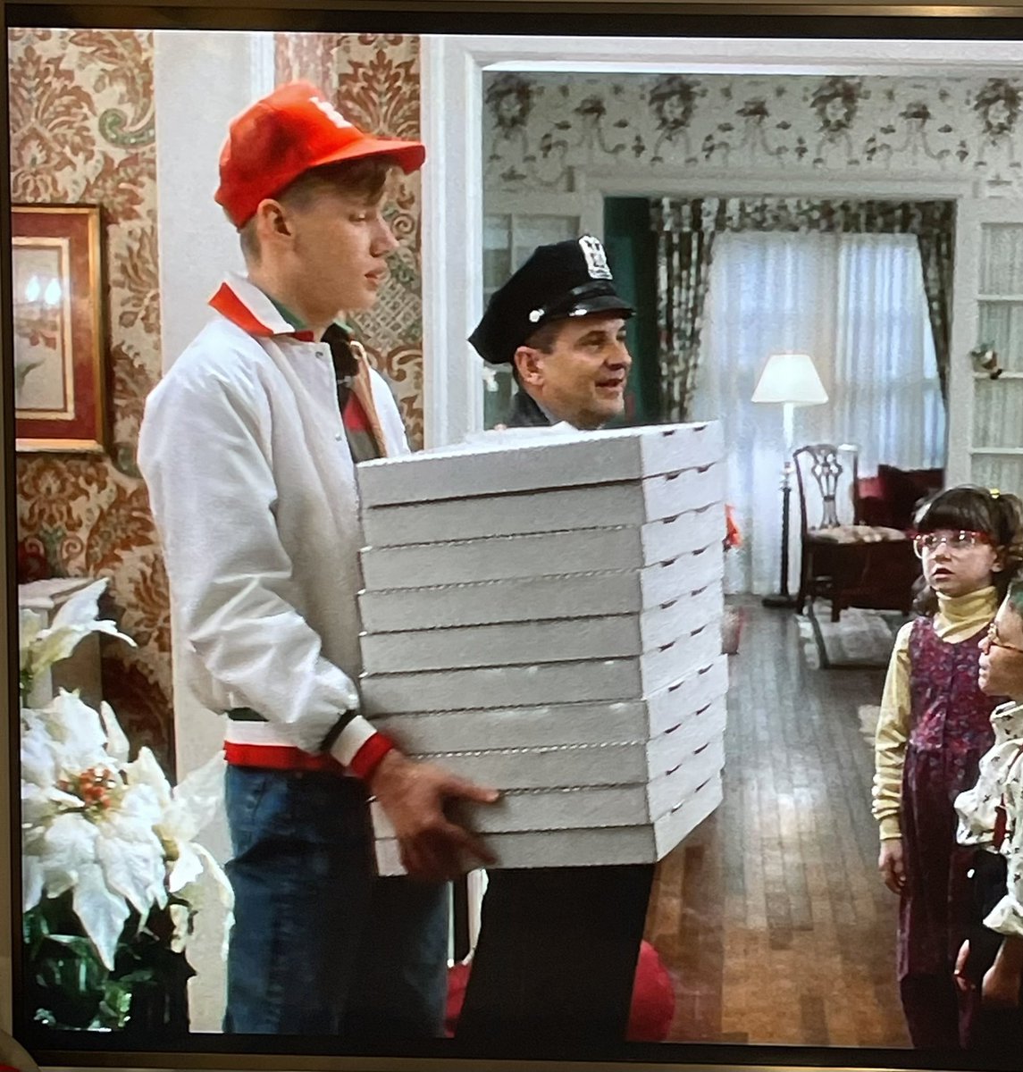 fortworthchris's tweet image. 10 large pizzas was $122.50 plus tip. 🤤