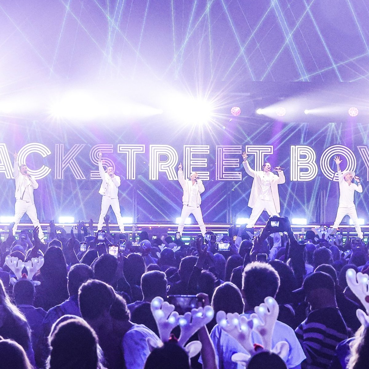 BsbYoutube's tweet photo. I Don't Care How Old Are You.
I Still ❤️ #BSB Forever.
#InAWorldLikeThis, We've Got You.
There ain't #NoPlace Like You.
We Don't Wanna Lose You.
We Want that Way.
#Bigger Than Life.
#BSBArmy Never Break Your Heart.
We Show You Shape Of Our Hearts.
BSB Music Make Our #HappyDays. https://t.co/MS2GZZjLse