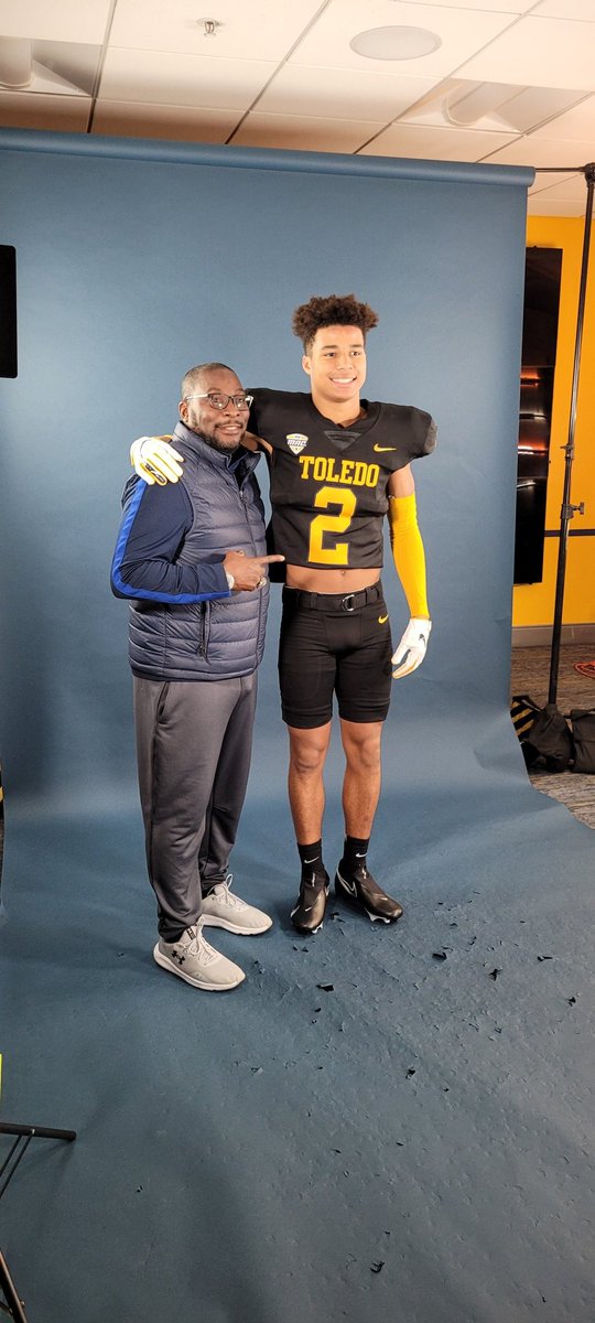 tjawls's tweet photo. Had a great "Official Visit" this weekend! Thank you @ToledoFB @RickyCiccone @CoachCandle #GoRockets ππ
#ProudPapa #AwlsFam
ππ½π― https://t.co/BZpN4KaNcj