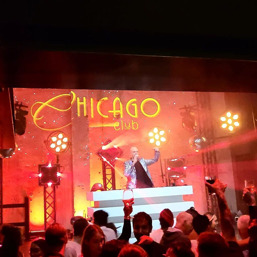 #aboutlastnight <a href="/qmusicnl/">Qmusic (NL)</a> #fouteuurlive <a href="/chicago/">City of Chicago</a>.deventer instagr.am/p/CmBzfWftcgv/