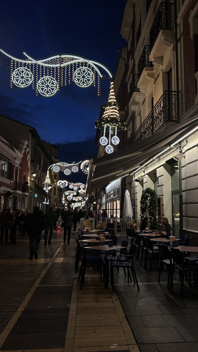 albathistle's tweet photo. León en navidad >>>> 
#leonesp https://t.co/V78HJfDlmt