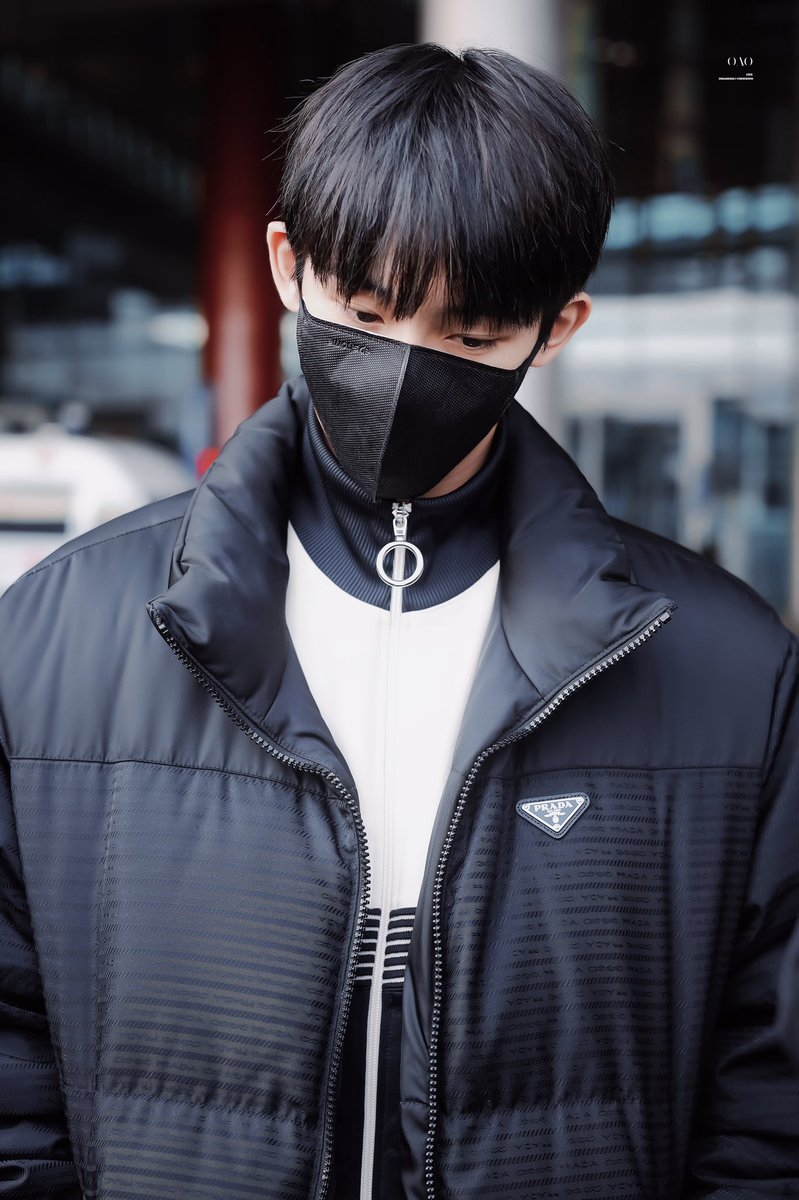 털썩 …