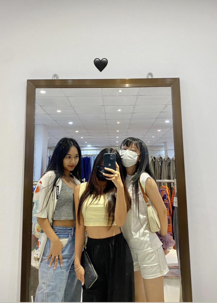 It’s a shopping time 😝
Retweetပြီးကိုယ့်ပုံကို cb မှာပို့ခဲ့ စကားပြောကြမယ် 😍