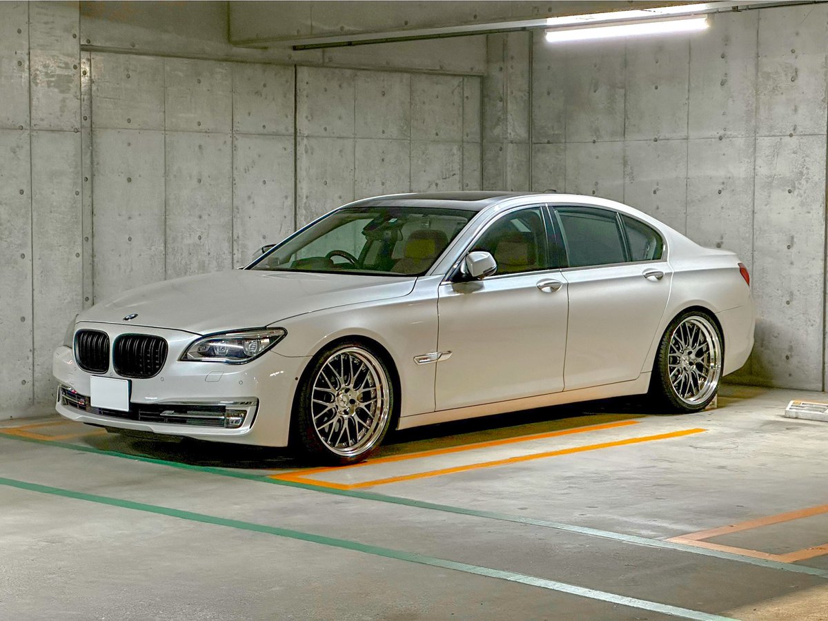 monst_no_kokyu's tweet image. 駐車場あるある→車が映える✨
#BMW740i #ExecutiveEdition #f01 #国内限定110台