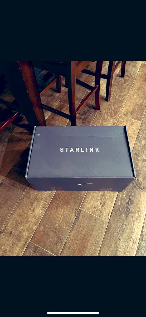 F5DoitNFT's tweet photo. At first I thought I received a new pair of shoes. 😎 

But no it’s the future of good internet. S/o to @elonmusk and the starlink team 🤝 excited to have reliable internet 🙌🔥🛰 https://t.co/959CocCFoU
