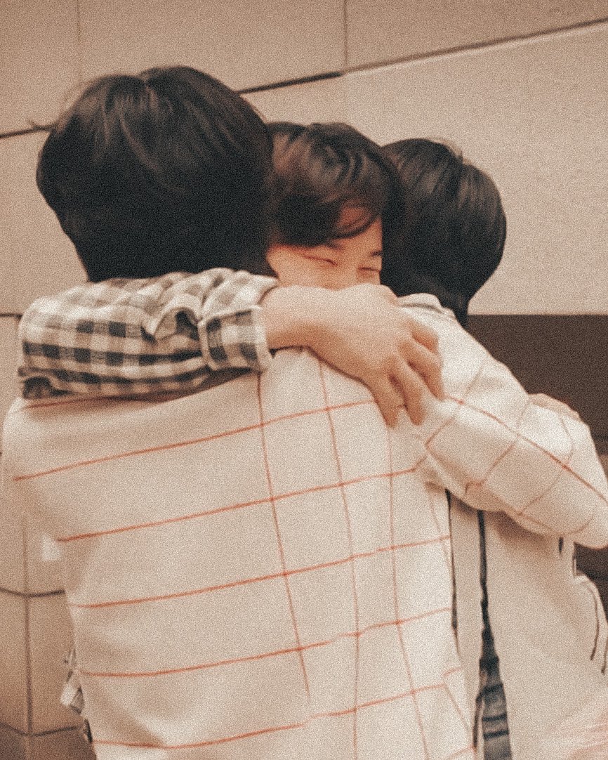 JMVfiilms's tweet photo. we love you, seokjin https://t.co/uQByzkD4ah