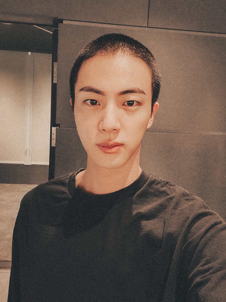 JMVfiilms's tweet photo. we love you, seokjin https://t.co/uQByzkD4ah