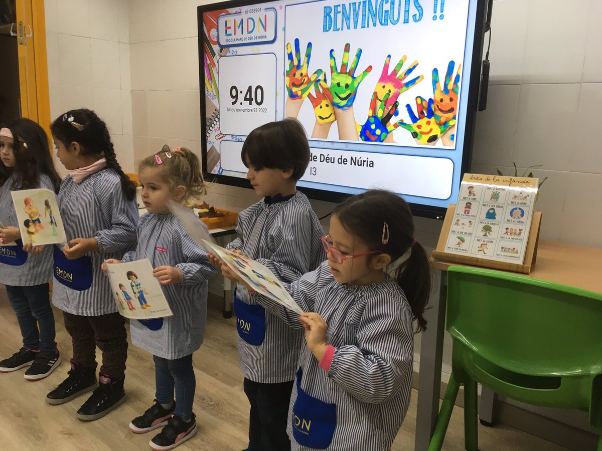 Escola_EMDN's tweet photo. A la tarda, durant  la sessió de filosofia, els Gossos d'#I5 es  van dedicar a parlar sobre  el tema. #escolaemdn #escolapetitagransomriure https://t.co/AJuQIbVDNJ