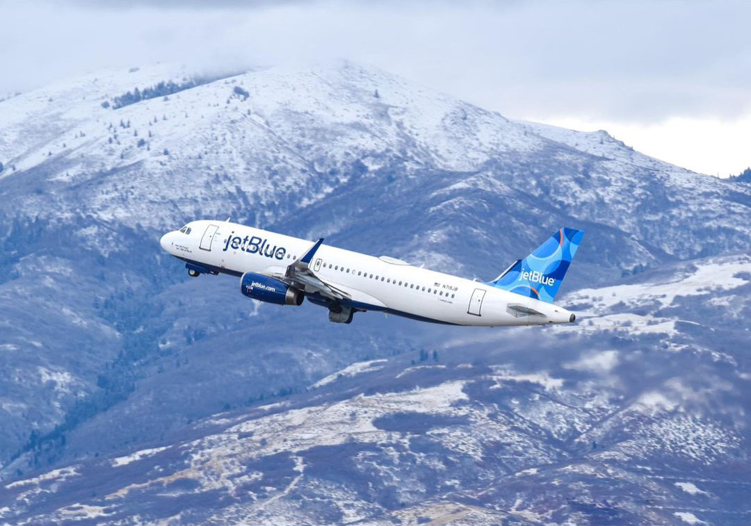 JetBlue's tweet photo. It’s all uphill from here! Happy #InternationalMountainDay to a be-Utah-ful mountain face. https://t.co/MiC5rjSbrn