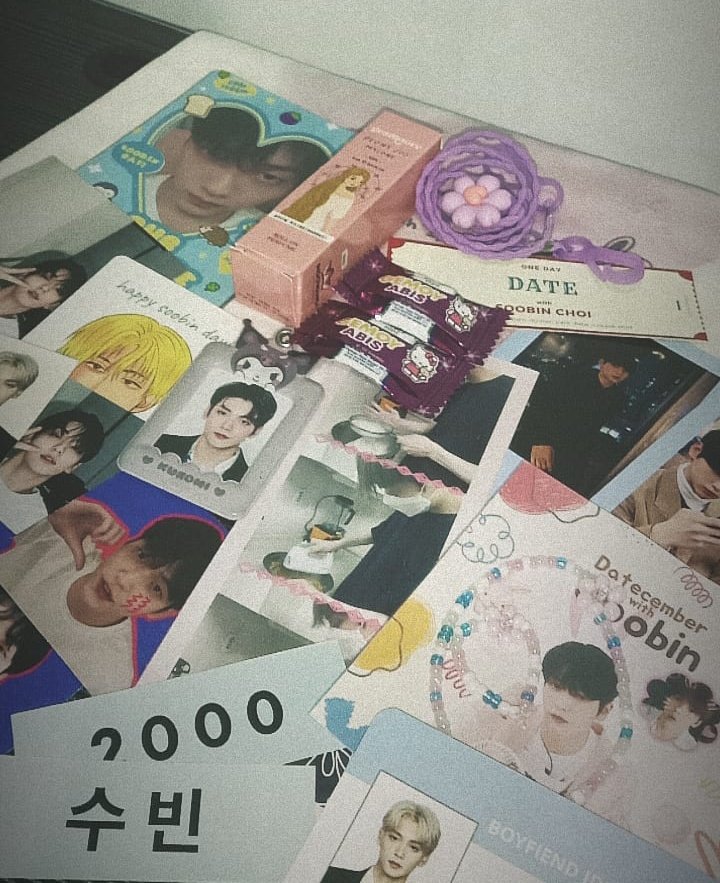 nearsoobin's tweet photo. ✿⁠Datecember with soobin✿⁠

Tysm for freebies and fanmerch ♡⁠(⁠˃͈⁠ ⁠દ⁠ ⁠˂͈⁠ ⁠༶⁠ ⁠)
@moa_jogja @starsooberry @luvlytyunie @sktxlvr @ghiyyih @WinterFever__ @attaliachann @.nochuroom @.cocolatedeer (Ig) https://t.co/iJaA5rVnta