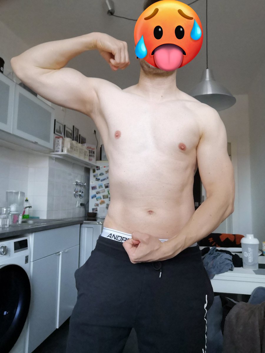 muscletoadwart's tweet photo. Practicing flexing after gym... A lot work is ahead of me #growingmuscles #musclegrowth #musclegay #musclefan #gettingmuscles https://t.co/9QxPD89oEB