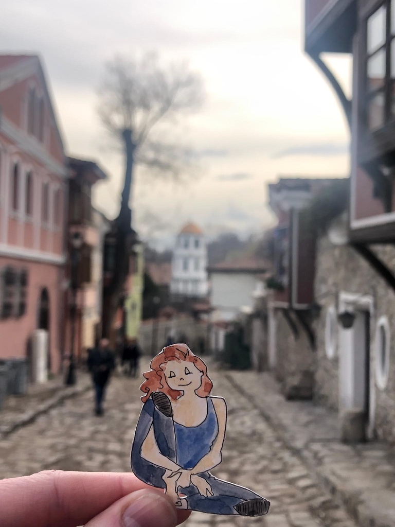 maatactive's tweet photo. Sunday stretch in old town #Plovdiv #Bulgaria 🇧🇬 
If you look closely you’ll see the tower of The Church of Konstantinos and Elena just beyond. 

#MAATactive #movewithMAAT #yoga #yogalegging #Pilates #kneepads #protectyourpatellas #travel #yogafortravel #seetheworld 🎨 @jykimillo https://t.co/a00jNAu2rY