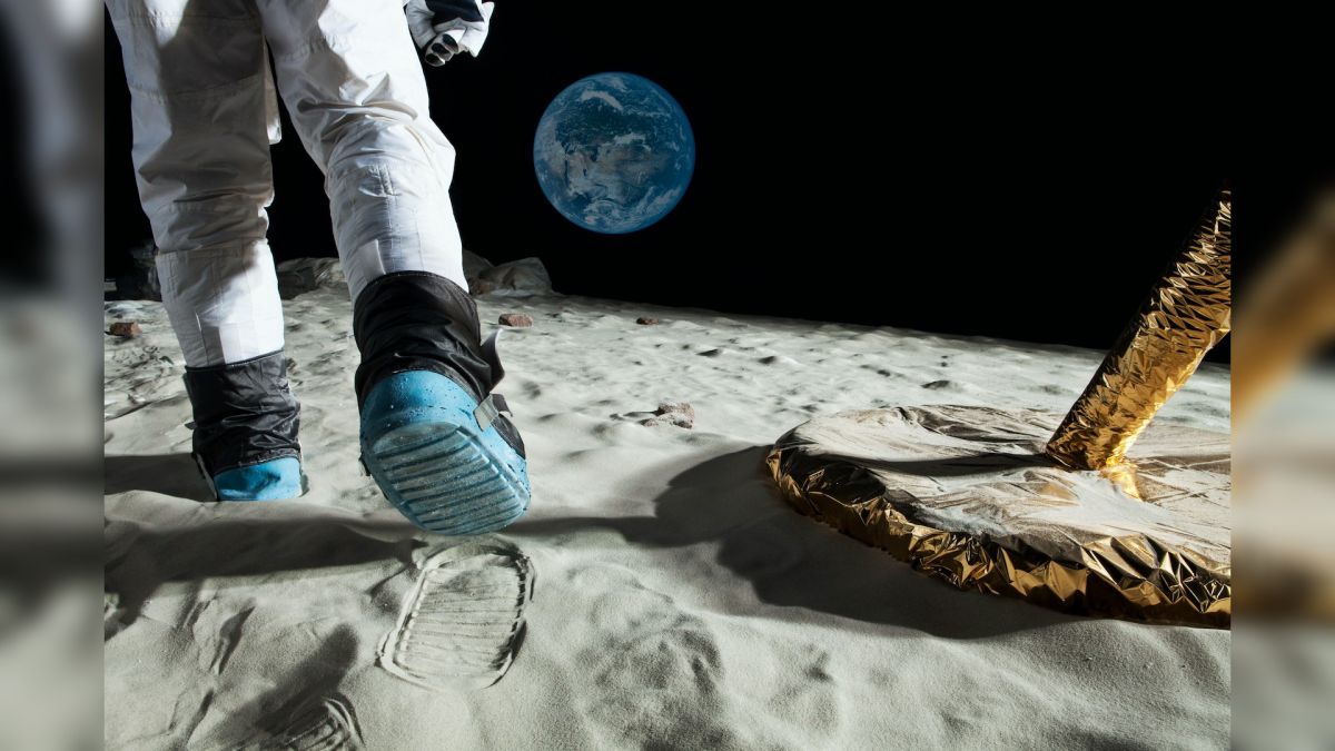SPACE.com tweet media