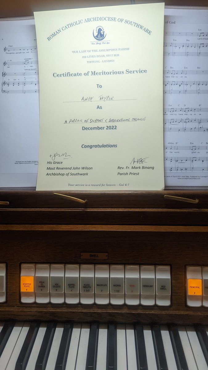 I don't tweet, but getting a certificate as an 'inspirational organist' handed to me by our Archbishop felt a bit special! I then proceeded to forget the 3 flats in the intro for the final hymn and had to restart it 😬