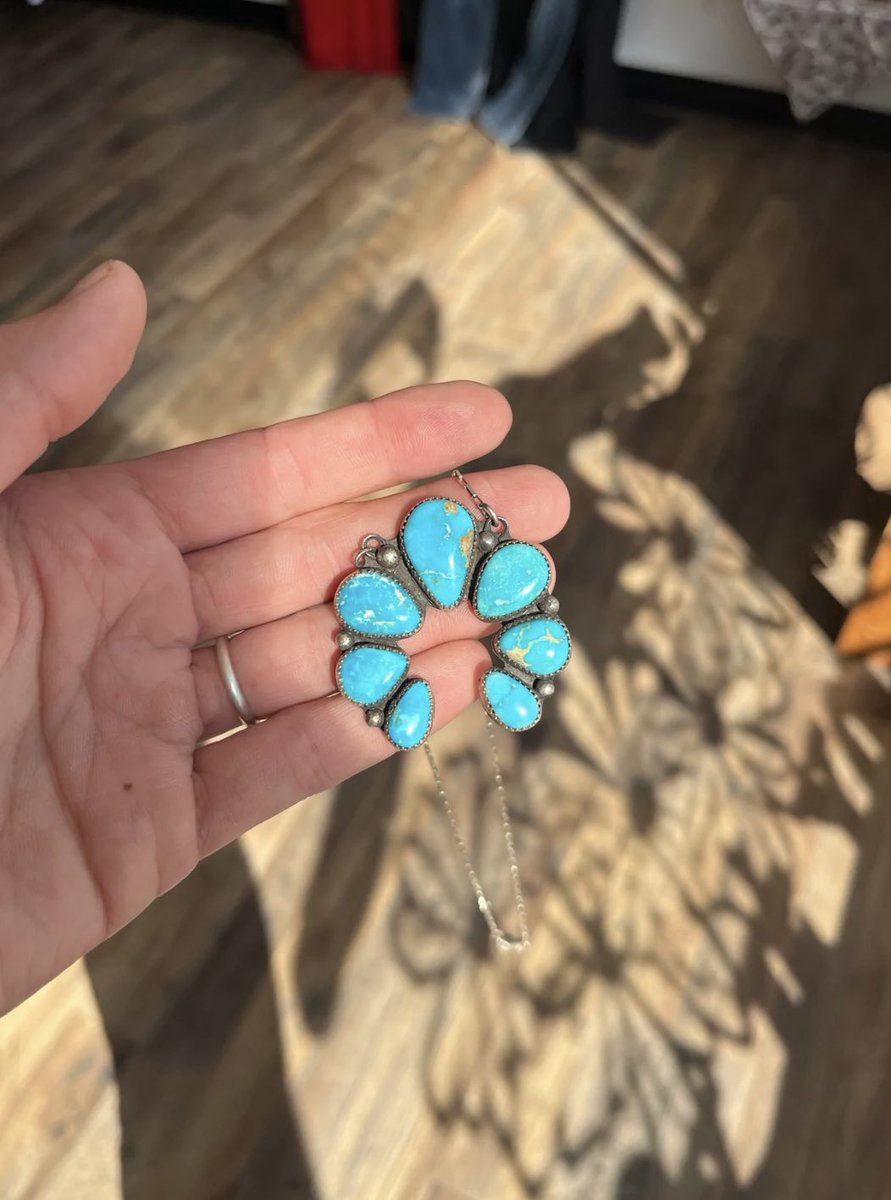 DaisyIfYouDoCo1's tweet photo. Diamonds may be a girls best friend, but turquoise is her true love. 😉 https://t.co/1RkaKAgmIt